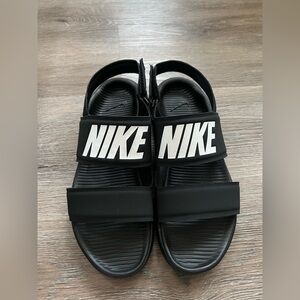 Black Nike Tanjun Sandle